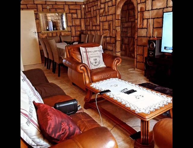 3 BEDROOM HOUSE FOR SALE IN UMLAZI Z